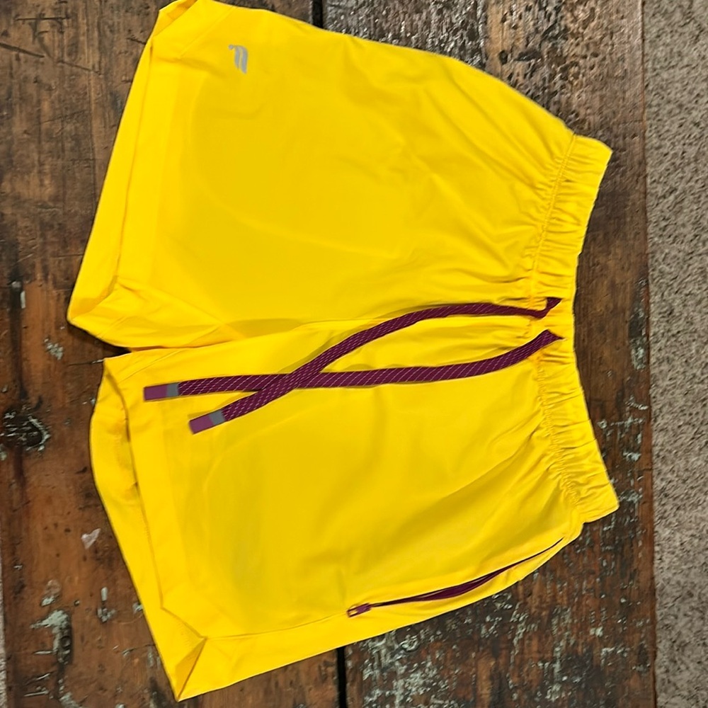 Fabletics XS 5” Men’s shorts lined yellow